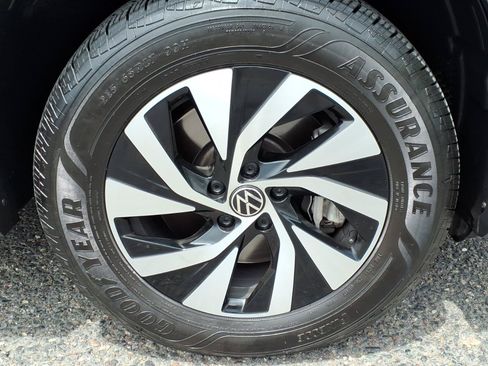 Certified 2025 Volkswagen Tiguan S AWD/4WD image 9