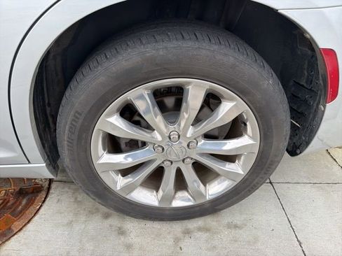 Used 2020 Chrysler 300 Limited image 6