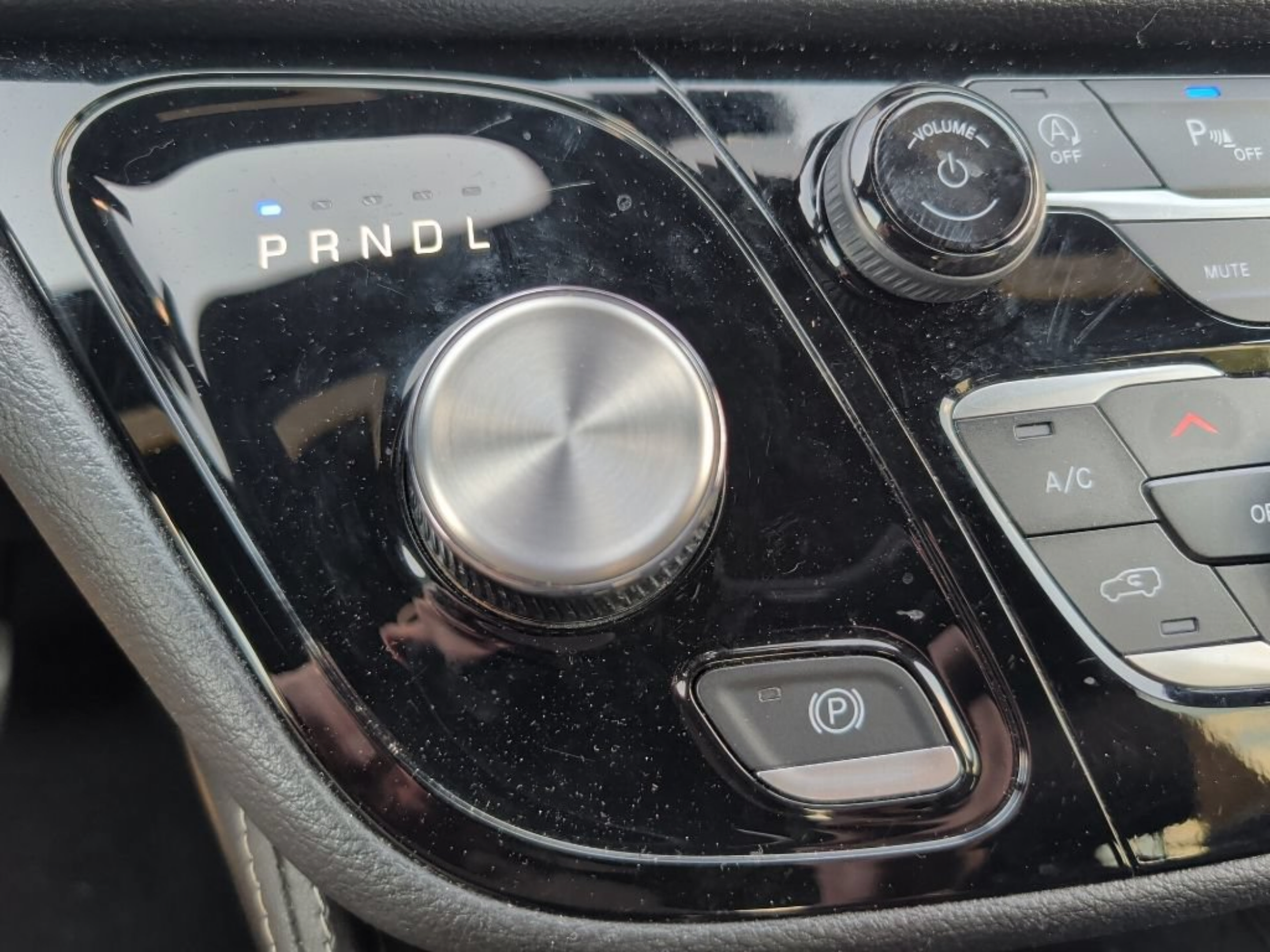 Used 2025 Chrysler Pacifica Limited FWD image 24