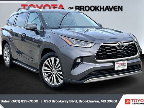 Used 2022 Toyota Highlander Platinum image 1