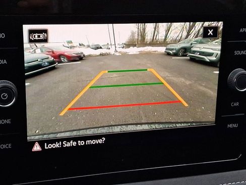 Used 2025 Volkswagen Taos SE image 18