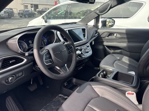 New 2026 Chrysler Voyager LX image 15