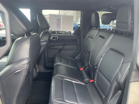 Used 2025 Ford Bronco Outer Banks image 11