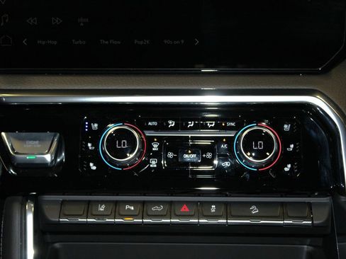 Used 2025 GMC Sierra 2500 Denali image 19