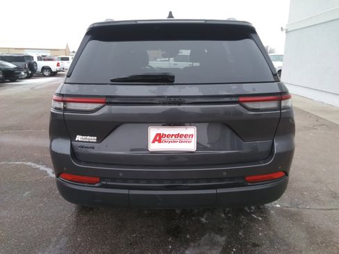 Used 2022 Jeep Grand Cherokee Altitude image 6