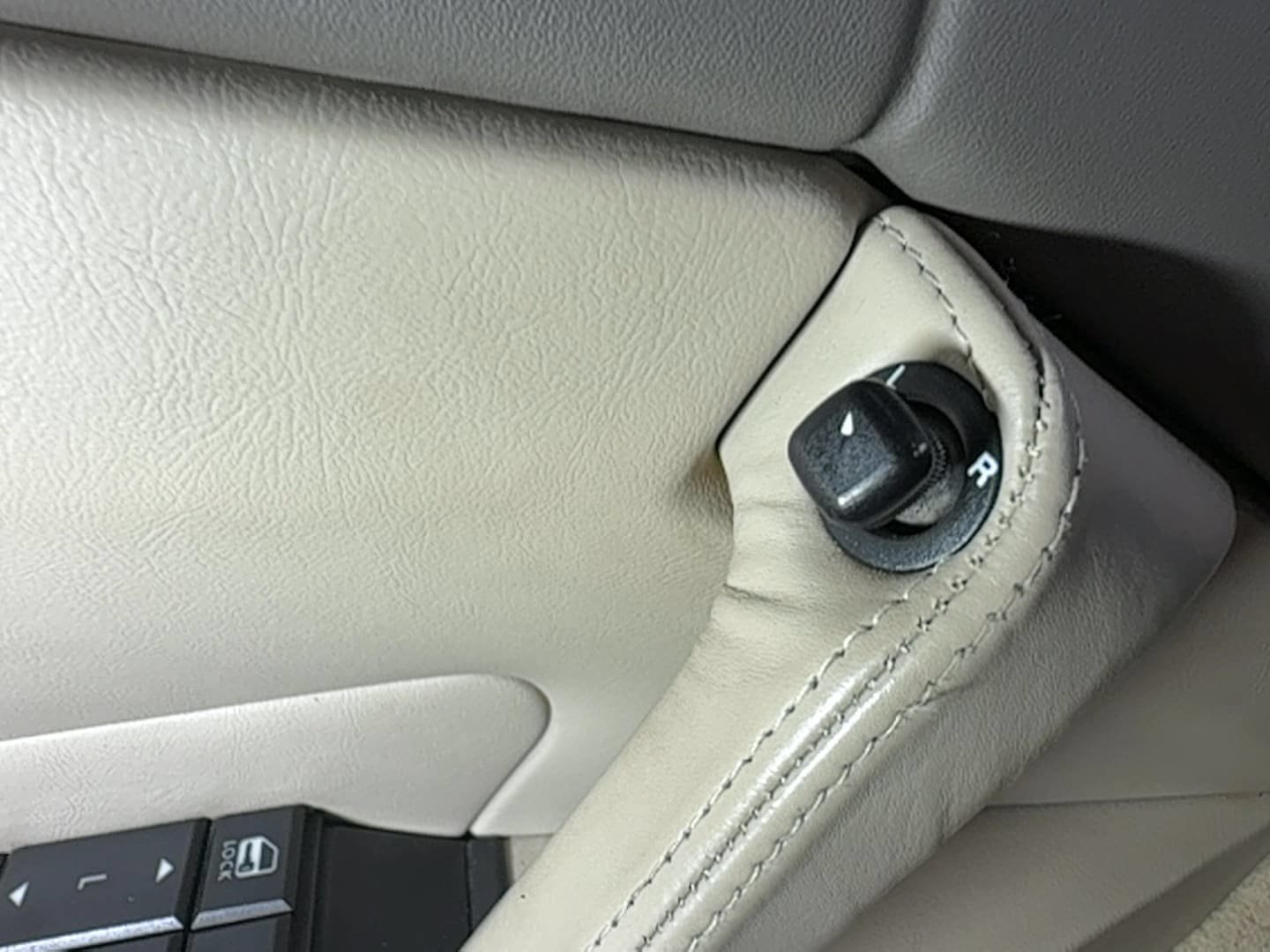 Used 1993 Cadillac Allante FWD image 47