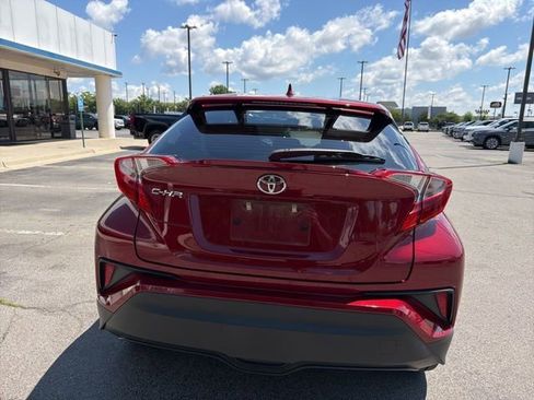 Used 2018 Toyota C-HR XLE FWD image 5
