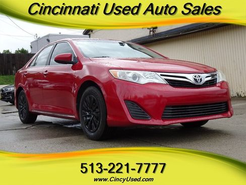 Used 2012 Toyota Camry LE FWD image 1