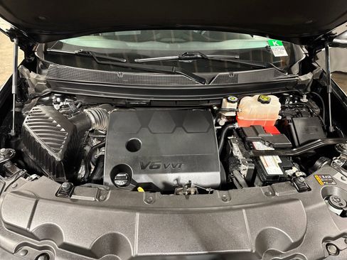 Used 2020 Chevrolet Traverse LT w/ LPO, Floor Liner Package FWD image 30