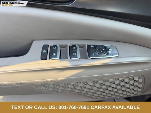 Used 2025 Kia Carnival FWD image 18