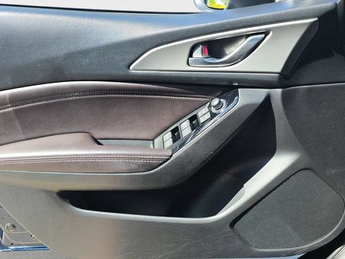 Used 2018 MAZDA MAZDA3 Touring FWD image 20