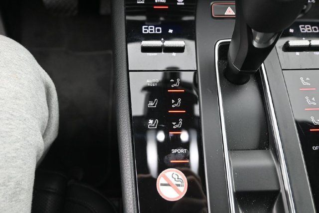 Used 2025 Porsche Macan AWD/4WD image 31