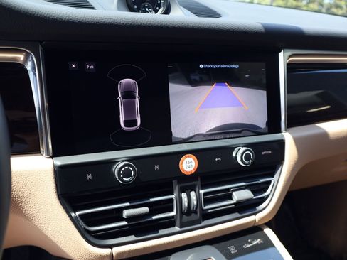 Certified 2026 Porsche Macan AWD/4WD image 19