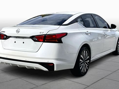 Used 2024 Nissan Altima 2.5 SV image 13