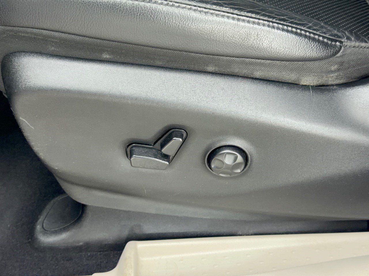Used 2019 Chrysler Pacifica Touring-L FWD image 16