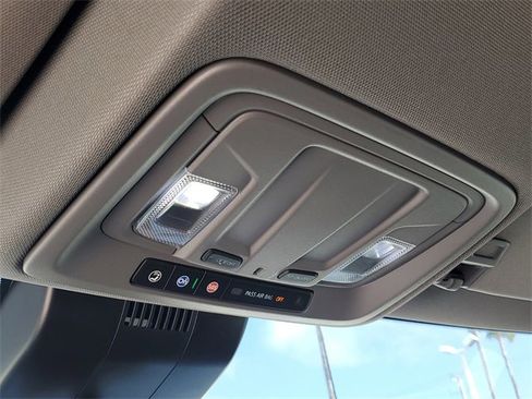 Used 2022 Chevrolet Silverado 1500 LT image 30