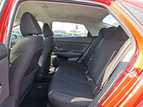 Used 2022 Hyundai Elantra SEL w/ Convenience Package image 10