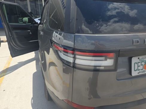 Used 2019 Land Rover Discovery SE AWD/4WD image 12