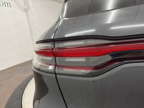 Used 2020 Porsche Macan AWD/4WD image 10
