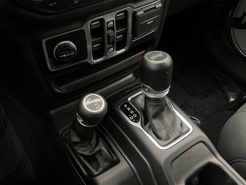 Used 2023 Jeep Wrangler Unlimited Sport AWD/4WD image 18