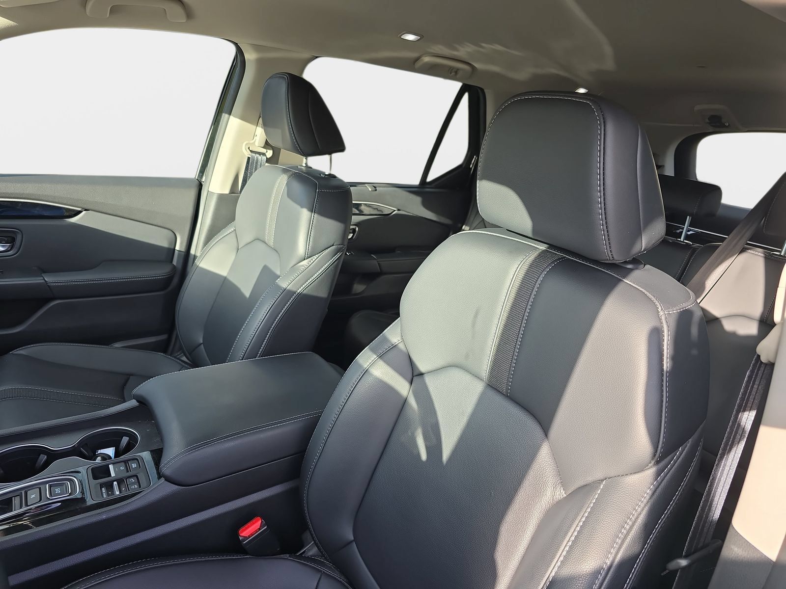 Used 2025 Honda Pilot EX-L image 10