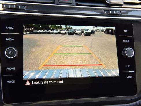 Used 2023 Volkswagen Tiguan SE w/ Panoramic Sunroof Package AWD/4WD image 12