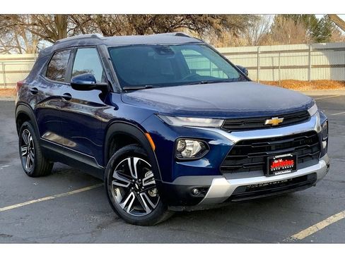 Used 2023 Chevrolet TrailBlazer LT w/ Convenience Package AWD/4WD image 2