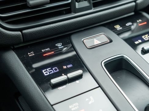 Certified 2023 Porsche Macan AWD/4WD image 21