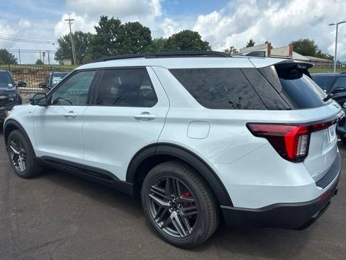 New 2026 Ford Explorer ST-Line w/ ST-Line Street Pack AWD/4WD image 4