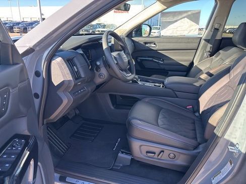 New 2026 Nissan Pathfinder Platinum AWD/4WD image 8