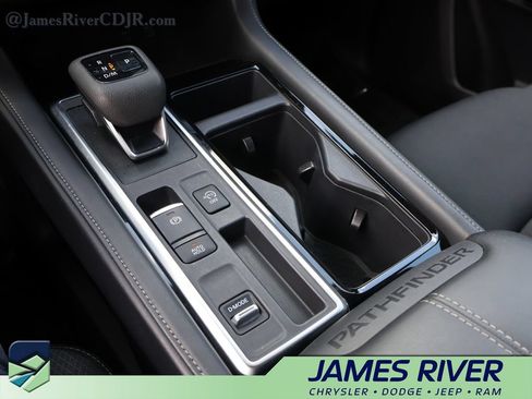 Used 2025 Nissan Pathfinder SV FWD image 39