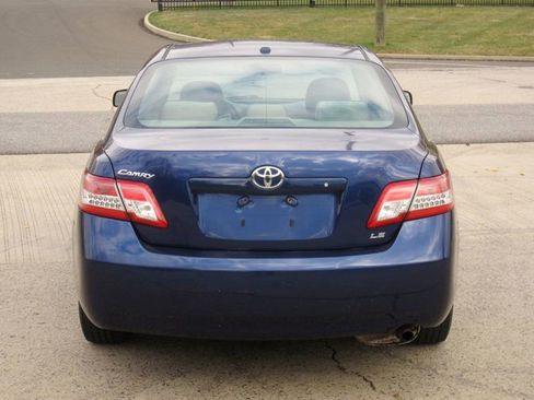 Used 2011 Toyota Camry LE image 14