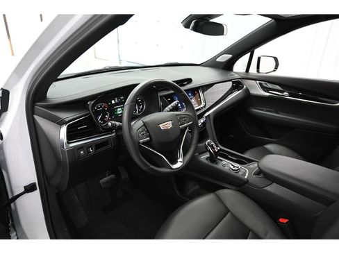 Used 2025 Cadillac XT6 Premium Luxury image 38