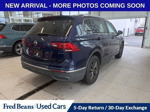 Used 2022 Volkswagen Tiguan SE w/ Panoramic Sunroof Package image 4