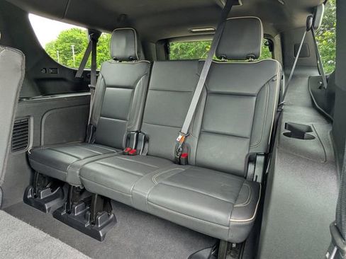 Used 2023 GMC Yukon XL SLT AWD/4WD image 25