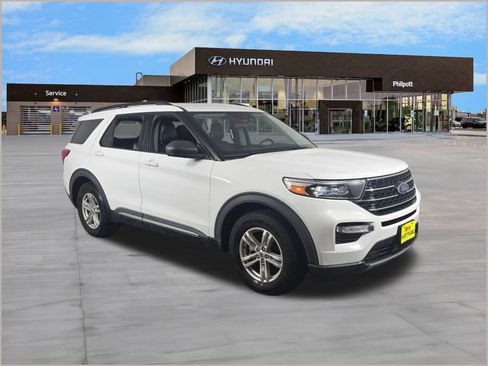 Used 2021 Ford Explorer XLT w/ Equipment Group 202A image 7