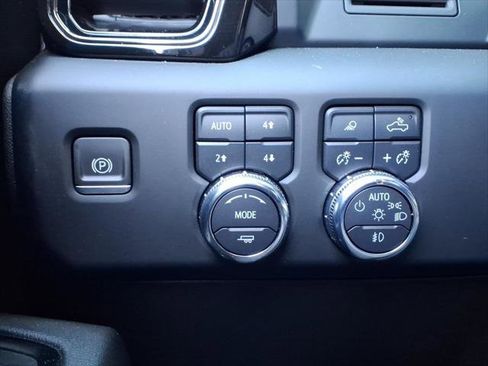 Used 2023 GMC Sierra 1500 AT4 AWD/4WD image 17