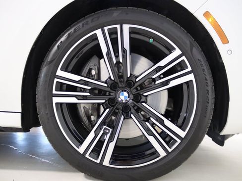 Used 2023 BMW 760i xDrive image 93