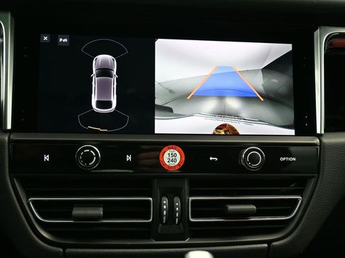 Used 2022 Porsche Macan S image 9