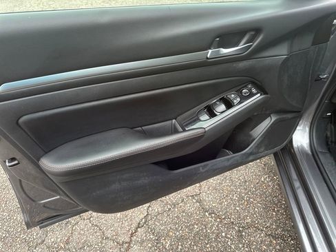 Used 2024 Nissan Altima 2.5 SR image 9
