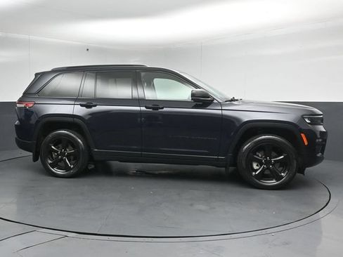 Used 2023 Jeep Grand Cherokee Limited w/ Black Appearance Package AWD/4WD image 8