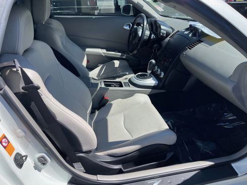 Used 2007 Nissan 350Z Touring image 7