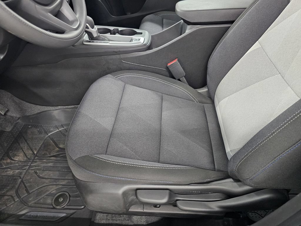 Used 2026 Chevrolet Trax LS w/ LS Convenience Package FWD image 14