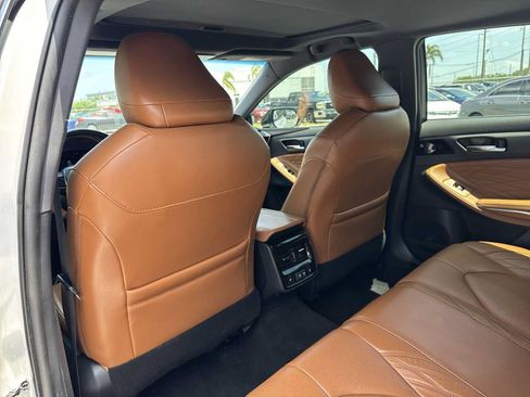 Used 2020 Toyota Avalon Limited FWD image 23