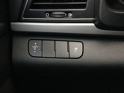 Used 2018 Hyundai Elantra SE FWD image 12