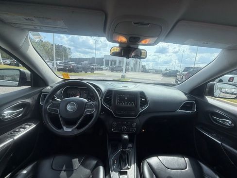 Used 2020 Jeep Cherokee Latitude Plus image 12