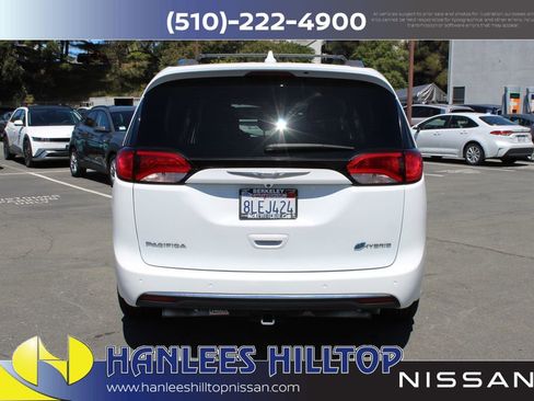 Used 2018 Chrysler Pacifica Touring-L FWD image 8