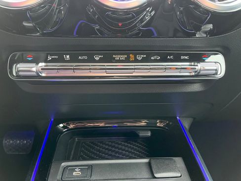 Used 2025 Mercedes-Benz GLA 250 4MATIC image 38