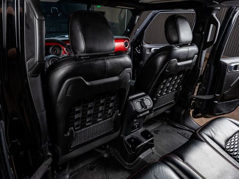 Used 2023 Jeep Wrangler Unlimited Rubicon w/ Steel Bumper Group image 33