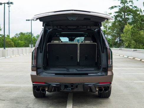 Used 2025 Cadillac Escalade V w/ LPO, Floor Liner Package AWD/4WD image 20